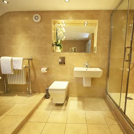 The Woodman Inn Huddersfield Exterior foto A wet room